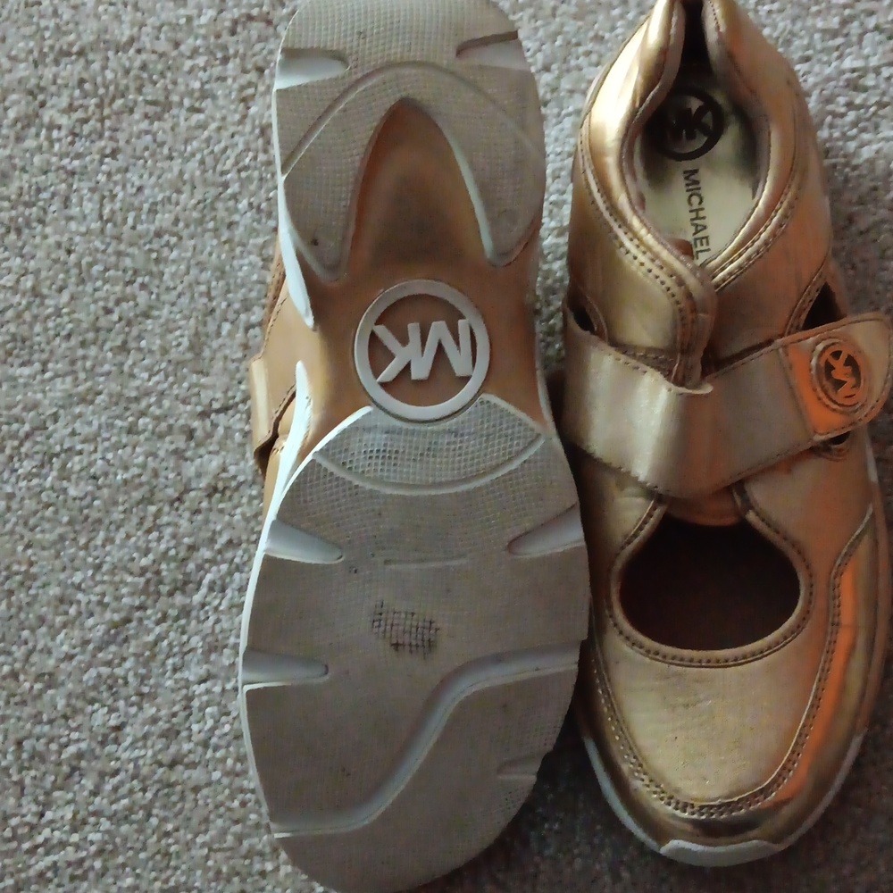 Shoes - Picture 4 of 4